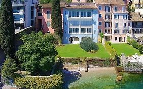 Luxury Lakeside Apartment Right On The Water
