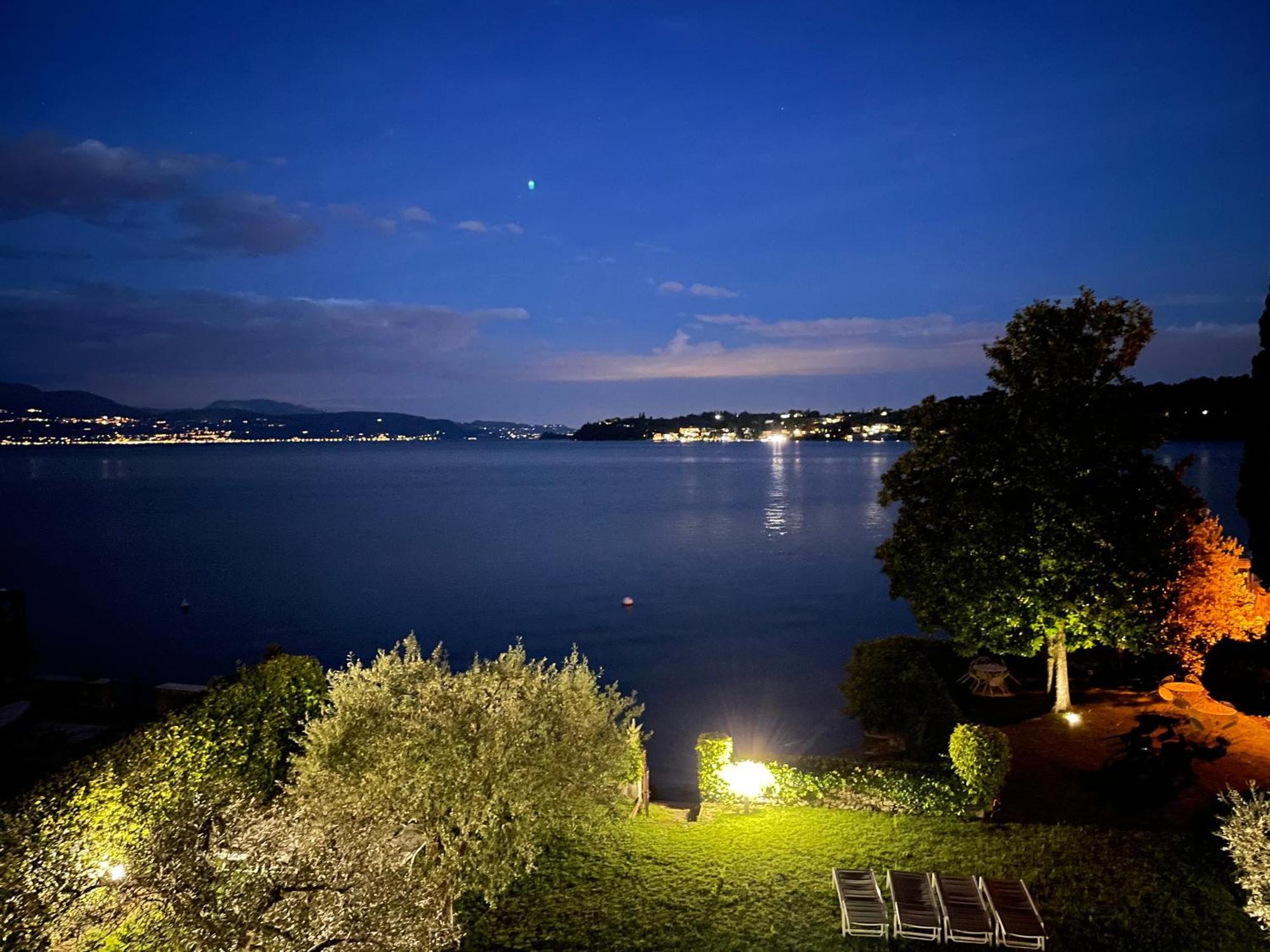 Luxury Lakeside Apartment Right On The Water Saló Exterior foto
