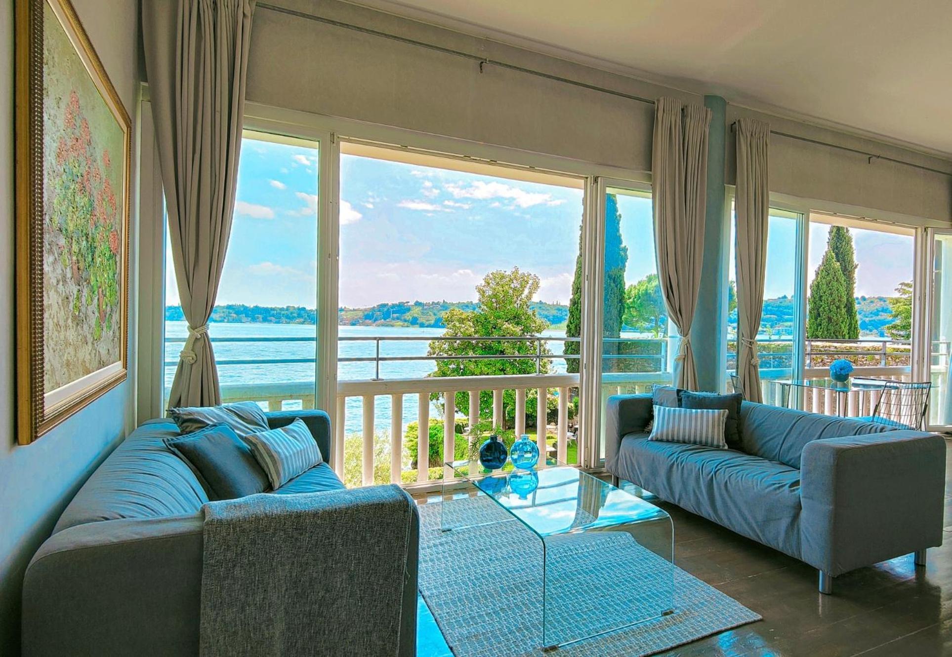 Luxury Lakeside Apartment Right On The Water Saló Exterior foto